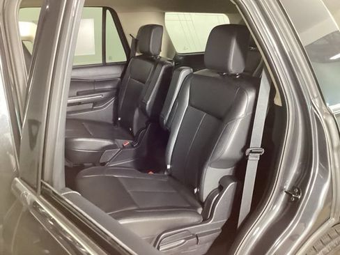 Used 2022 Ford Expedition XLT AWD/4WD image 32