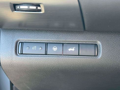 Used 2024 Nissan Pathfinder SL AWD/4WD image 19