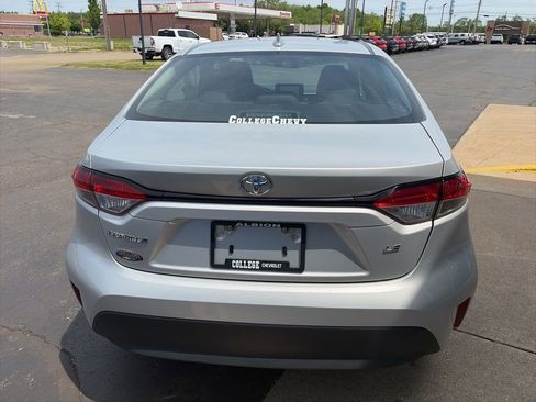 Used 2024 Toyota Corolla LE FWD image 8