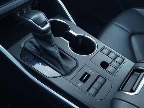 Certified 2023 Toyota Highlander XLE image 19