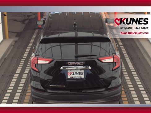 Used 2024 GMC Terrain SLE image 7