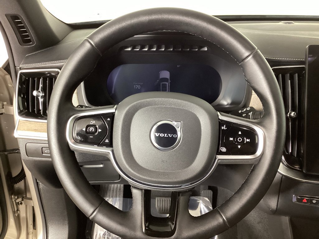 Used 2025 Volvo XC90 B5 Core w/ Protection Package Premier AWD/4WD image 16