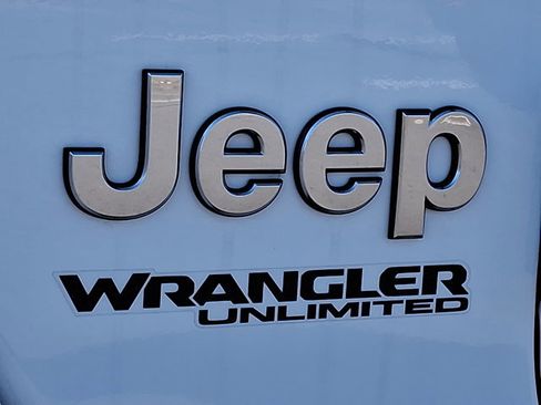 Used 2021 Jeep Wrangler Unlimited Sahara image 30