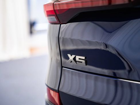 Used 2022 BMW X5 M50i w/ Premium Package AWD/4WD image 7