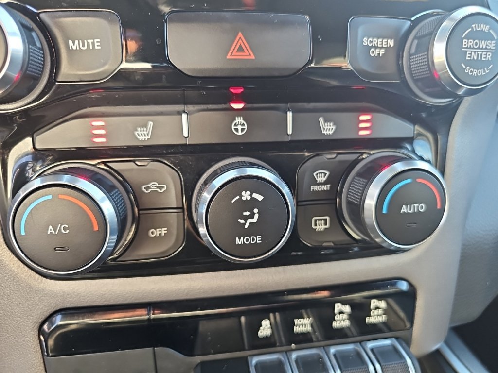 Used 2022 RAM 1500 Big Horn AWD/4WD image 32