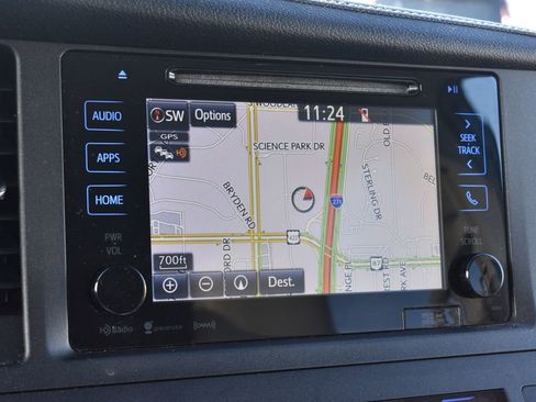 Used 2016 Toyota Sienna XLE image 22