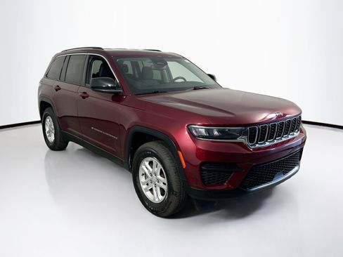 Used 2023 Jeep Grand Cherokee Laredo w/ Trailer Tow Prep Group (B) AWD/4WD image 3