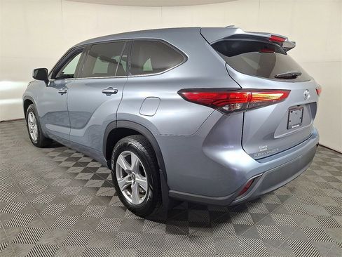 Used 2020 Toyota Highlander LE image 8