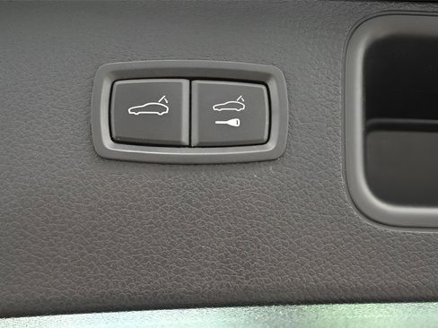 Used 2019 Porsche Macan AWD/4WD image 17