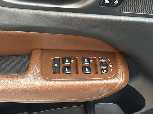 Used 2018 Volvo XC60 T5 Momentum w/ Vision Package image 12