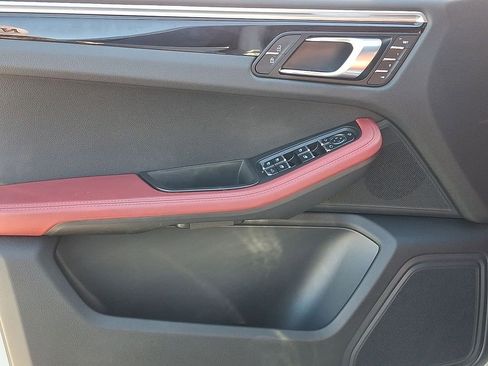 Used 2023 Porsche Macan S image 13