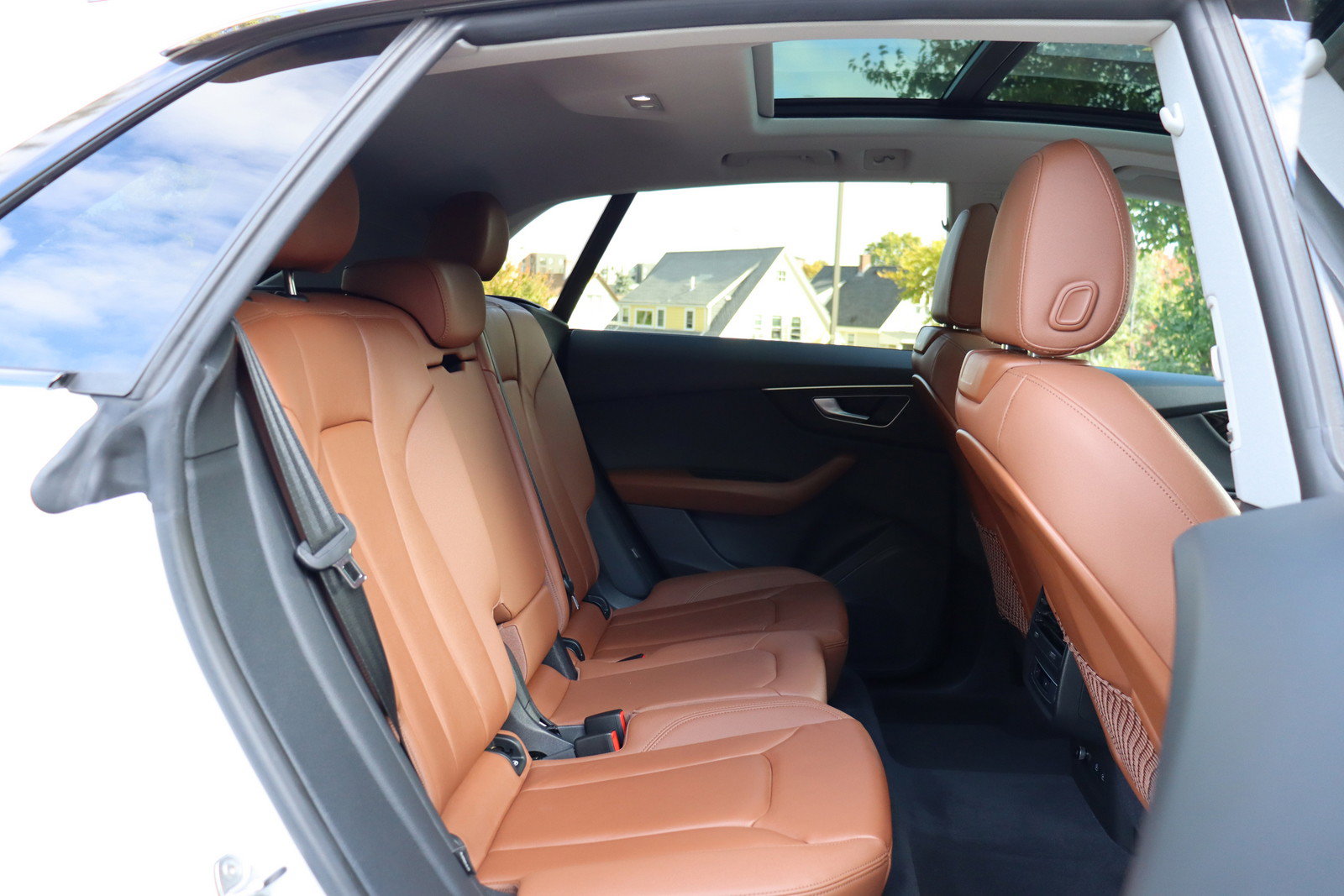 Used 2023 Audi Q8 Premium w/ Convenience Package AWD/4WD image 18