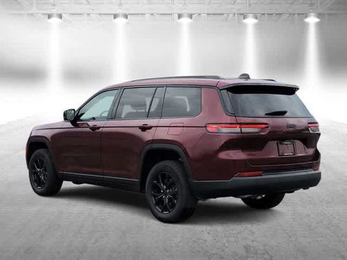 Used 2024 Jeep Grand Cherokee L Laredo image 6