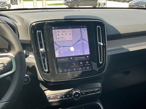 New 2026 Volvo XC40 B5 Ultra w/ Protection Package Premier image 17