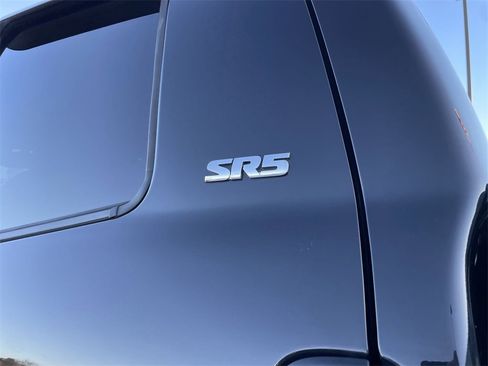 Used 2014 Toyota Tundra SR5 image 9