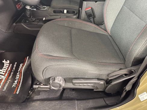 Used 2025 Jeep Wrangler Unlimited Rubicon image 12