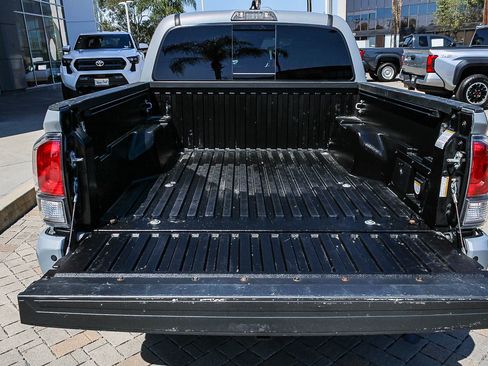 Used 2021 Toyota Tacoma TRD Off-Road w/ TRD Premium Off Road Package AWD/4WD image 27
