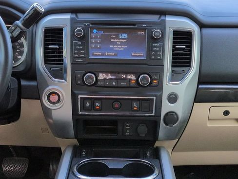 Used 2018 Nissan Titan SV w/ SV Convenience Package RWD image 18