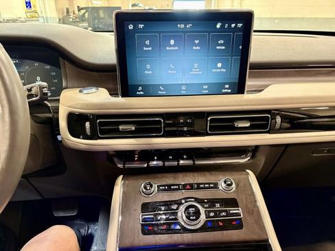 Used 2023 Lincoln Aviator Reserve w/ Equipment Group 201A AWD/4WD image 4