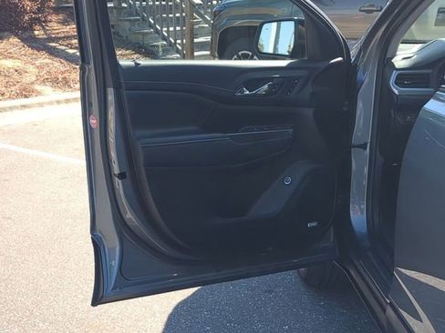 Used 2022 GMC Acadia SLT w/ Elevation Edition image 19