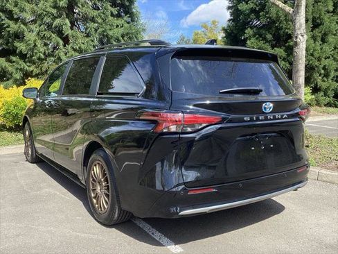 Certified 2025 Toyota Sienna Platinum AWD/4WD image 10