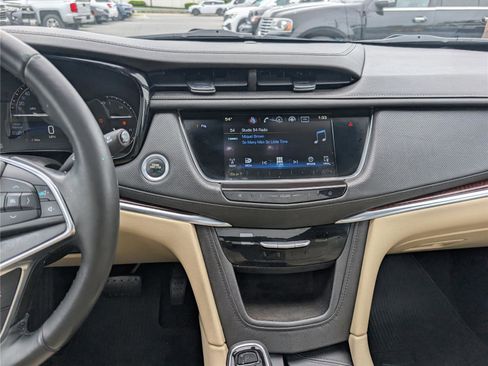 Used 2018 Cadillac XT5 Premium Luxury FWD image 18