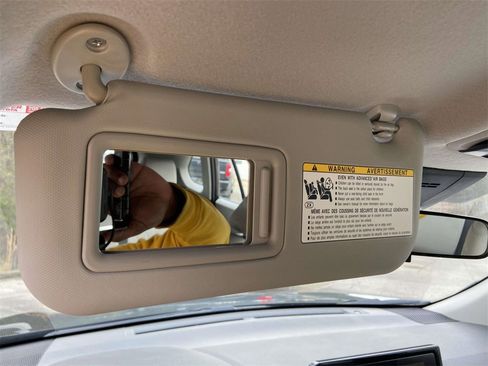 Used 2025 Toyota Corolla Cross L image 29