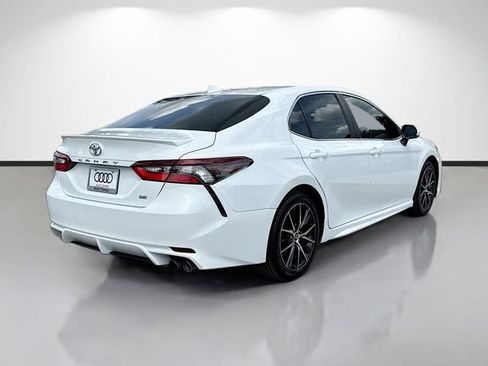 Used 2023 Toyota Camry SE FWD image 3