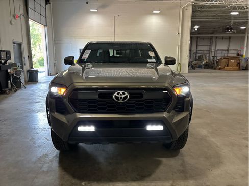 Used 2024 Toyota Tacoma TRD Off-Road w/ TRD Off Road Premium Package AWD/4WD image 2