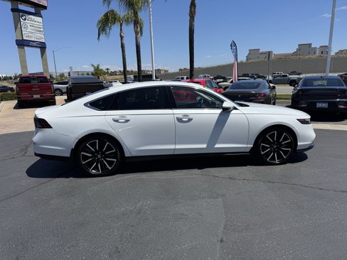 Used 2024 Honda Accord Touring image 11
