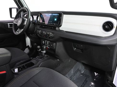 Used 2025 Jeep Wrangler Unlimited Sahara AWD/4WD image 14