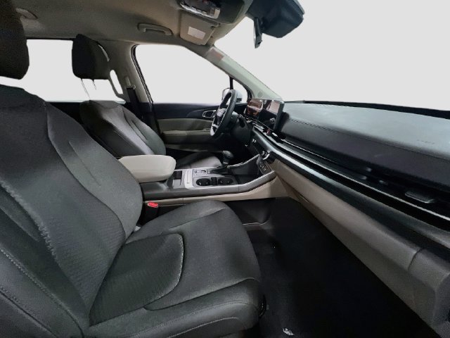 New 2027 Kia Carnival LX FWD image 29