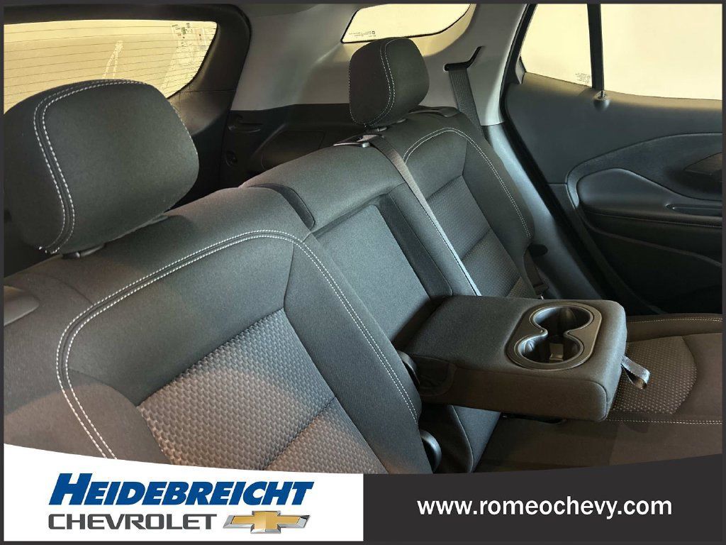 Used 2024 GMC Terrain SLE w/ Driver Convenience Package FWD image 34