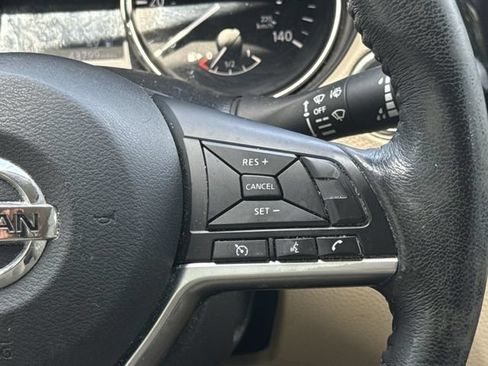 Used 2019 Nissan Rogue SV FWD image 15
