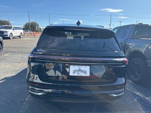 Certified 2024 Lincoln Nautilus Reserve w/ Equipment Group 202A image 9