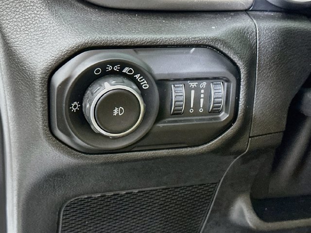 Used 2020 Jeep Wrangler Unlimited Sahara AWD/4WD image 13