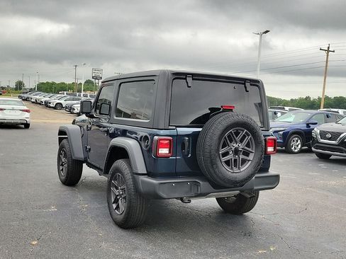 Used 2025 Jeep Wrangler Sport AWD/4WD image 4