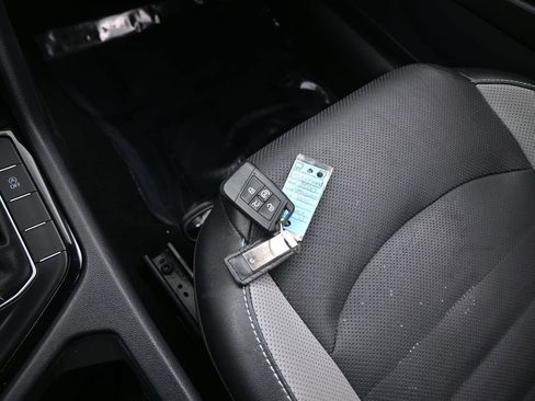 Used 2022 Volkswagen Taos SEL w/ Panoramic Sunroof Package image 19