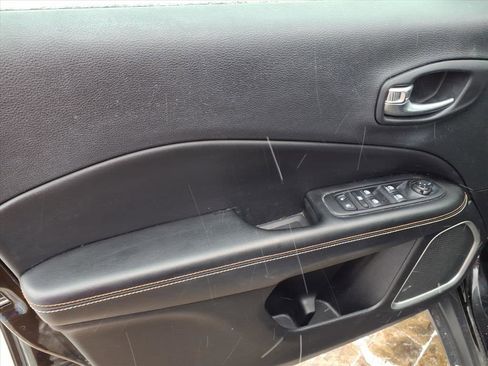 Used 2020 Jeep Compass Latitude w/ Cold Weather Group image 11