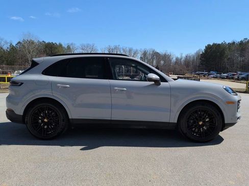 Used 2024 Porsche Cayenne image 3