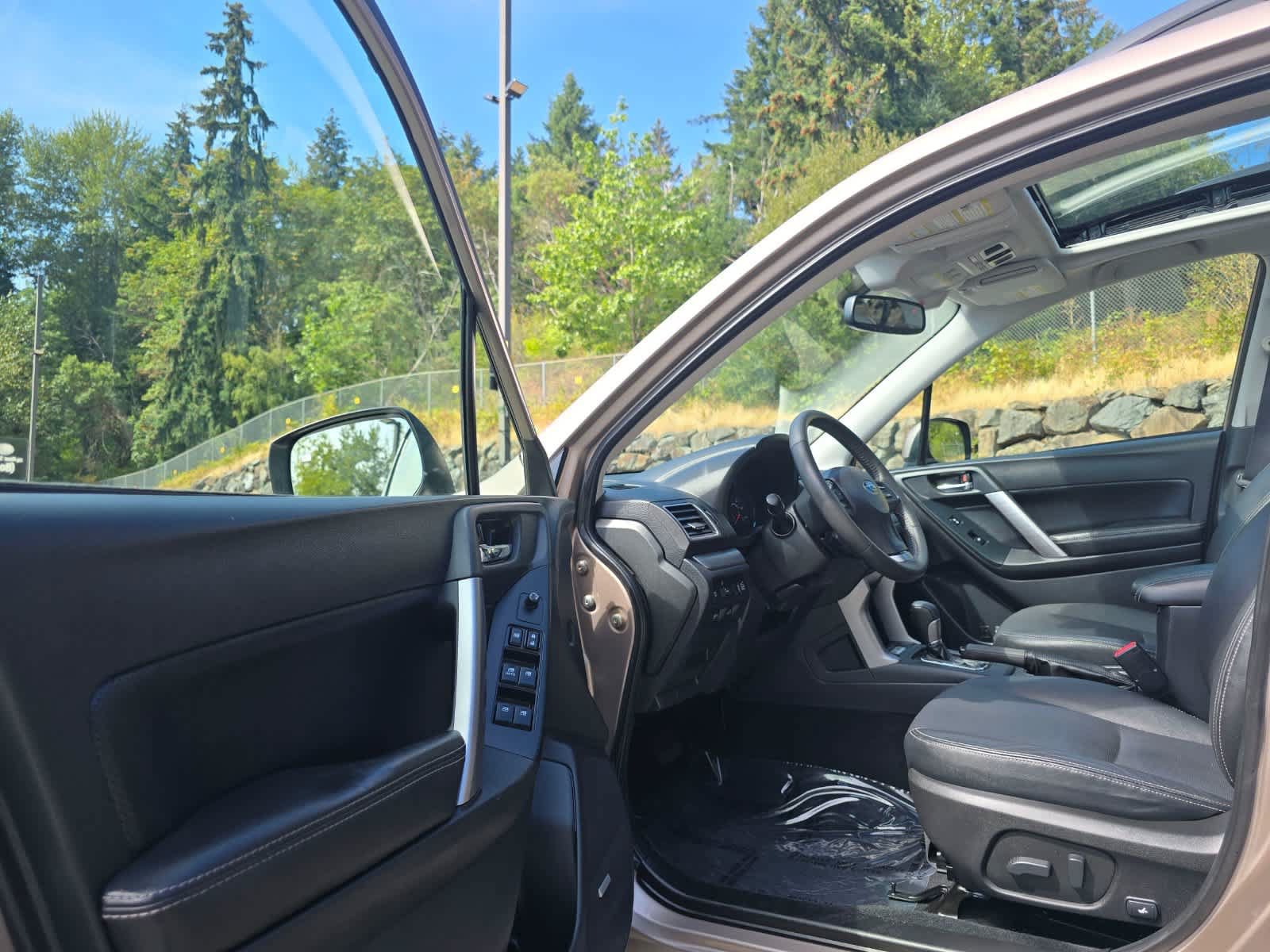 Used 2016 Subaru Forester 2.5i Touring w/ Eyesight & Navigation System AWD/4WD image 23