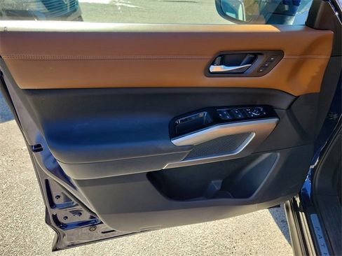 Used 2023 Nissan Pathfinder Platinum image 10