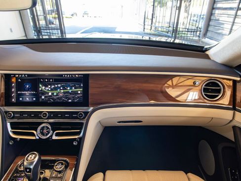 New 2026 Bentley Flying Spur V8 AWD/4WD image 16
