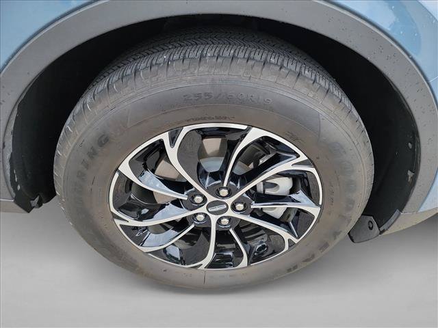 Used 2025 Lincoln Nautilus Premier AWD/4WD image 11