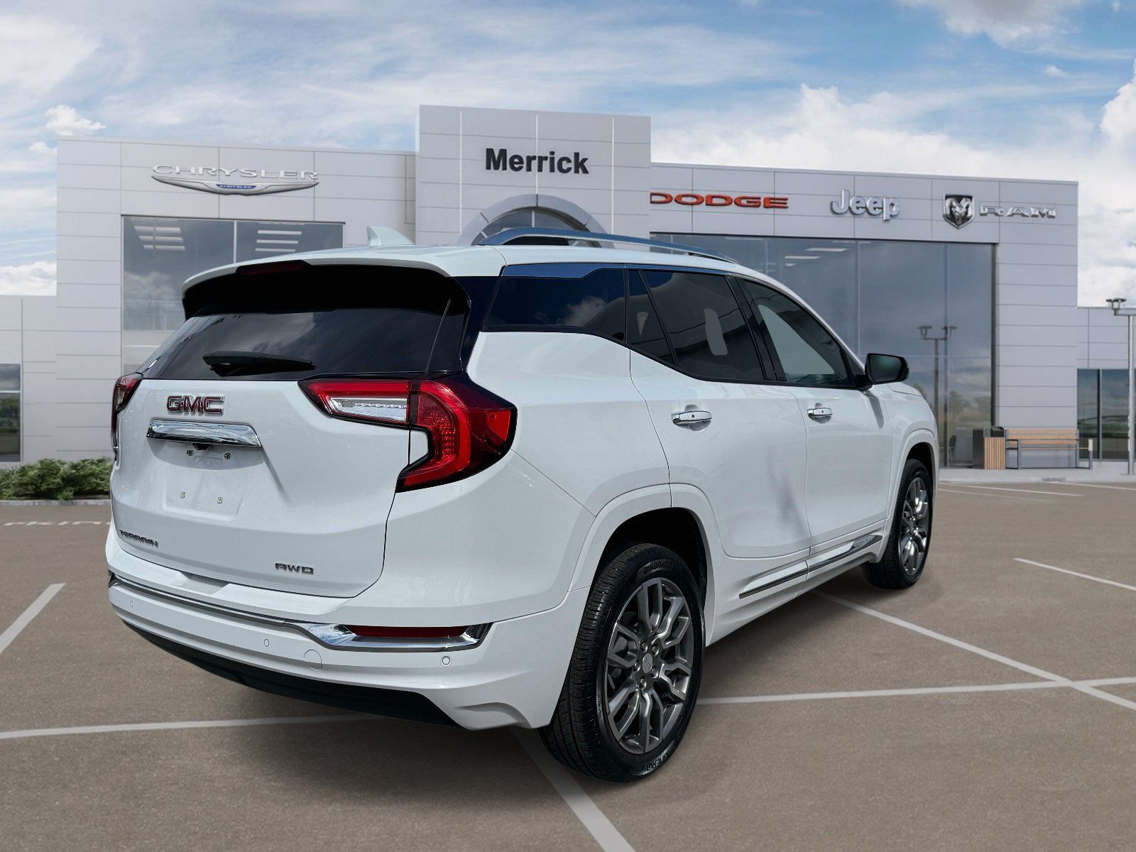 Used 2024 GMC Terrain Denali w/ Denali Premium Package AWD/4WD image 6