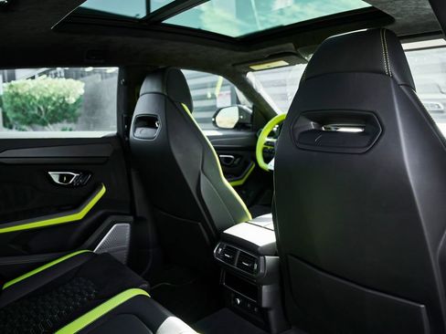 Used 2022 Lamborghini Urus AWD/4WD image 40