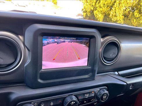 Used 2023 Jeep Wrangler Willys image 19
