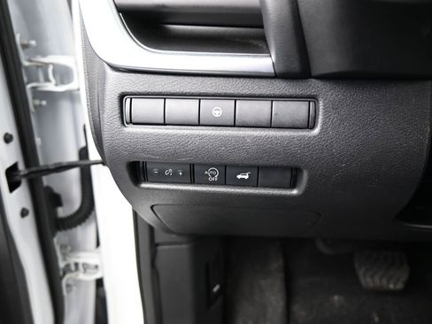 Used 2024 Nissan Rogue SV image 32