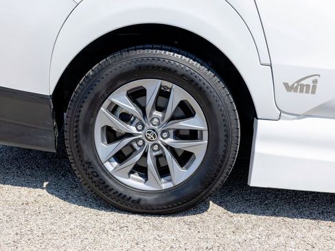 Used 2022 Toyota Sienna LE image 24