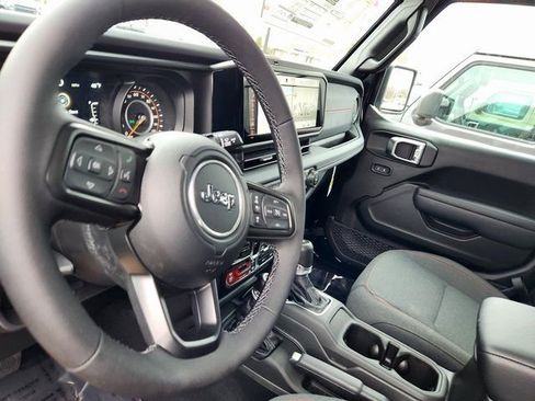 New 2025 Jeep Wrangler Unlimited Rubicon w/ XTREMEE 35" Tire Package image 12